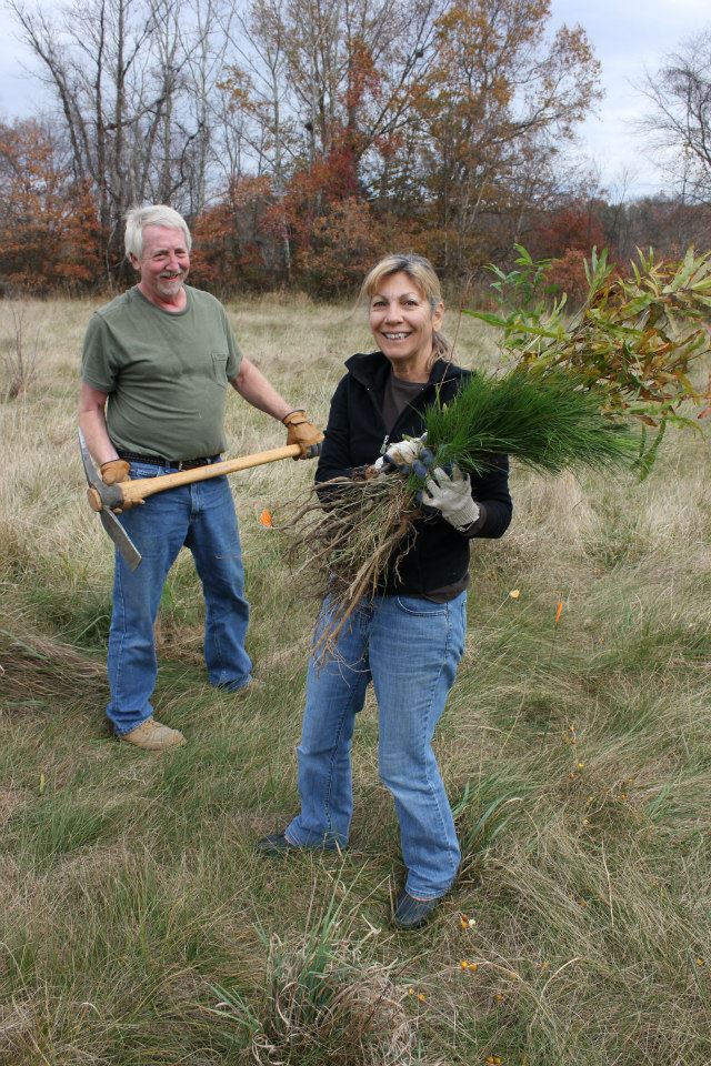 Volteers planting trees in Port Tobacco Watershed